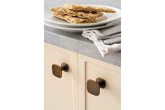 Knop QUART L33.8 zamak geborsteld messing cava